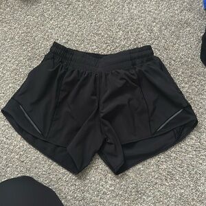 Lululemon hotty hot 4in black